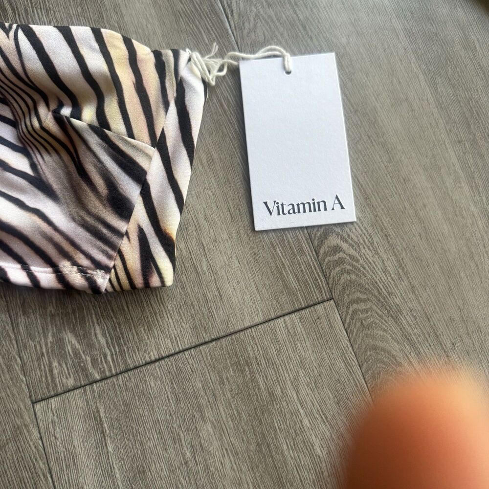 NWT Vitamin A Sz L Nala Bandeau Top Coast Animal Colorblock EcoLux Mob Wife Chic - Picture 5 of 13
